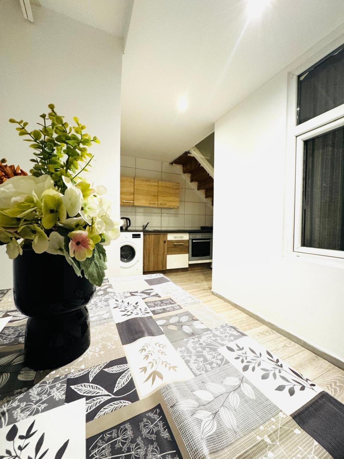 Elegant & 5br Shared In *